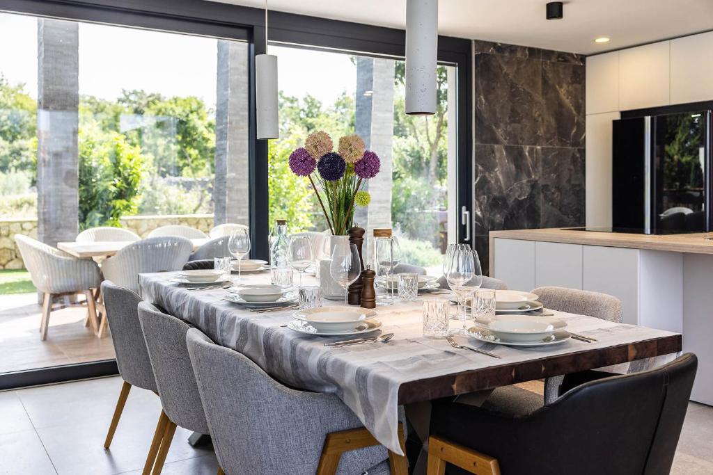 Fotografie z fotogalerie ubytování FIRST RESIDENCE Villa Eternity v destinaci Linardići