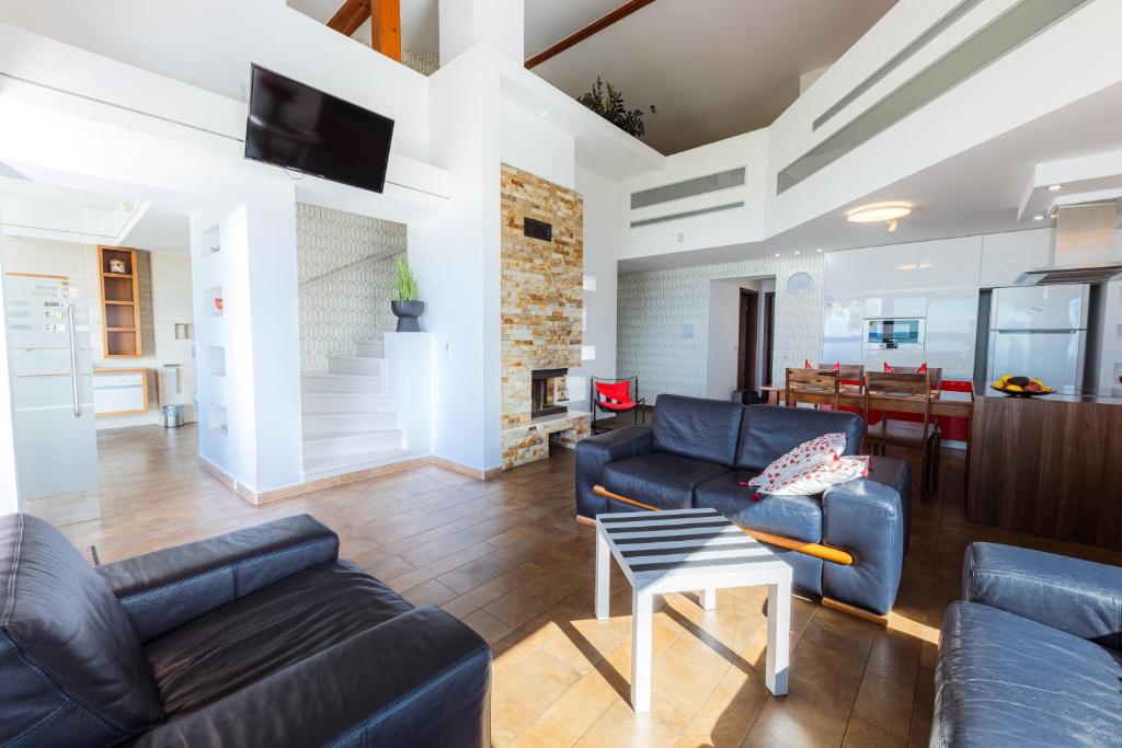Telewizja i/lub zestaw kina domowego w obiekcie Balaton View Apartment