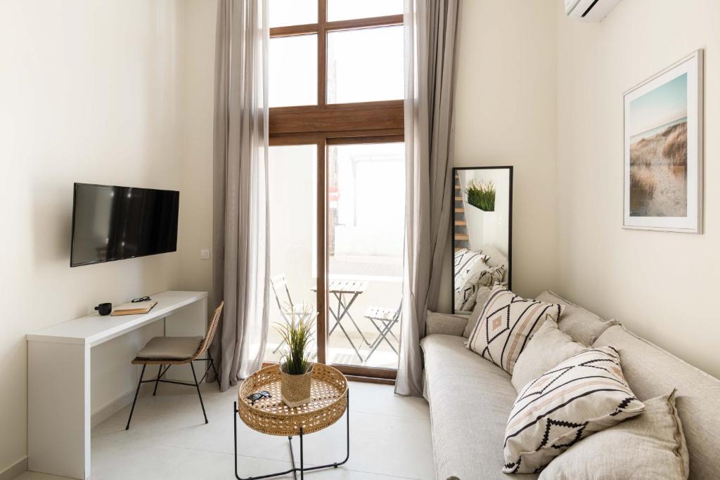 A television and/or entertainment centre at Palm Residences