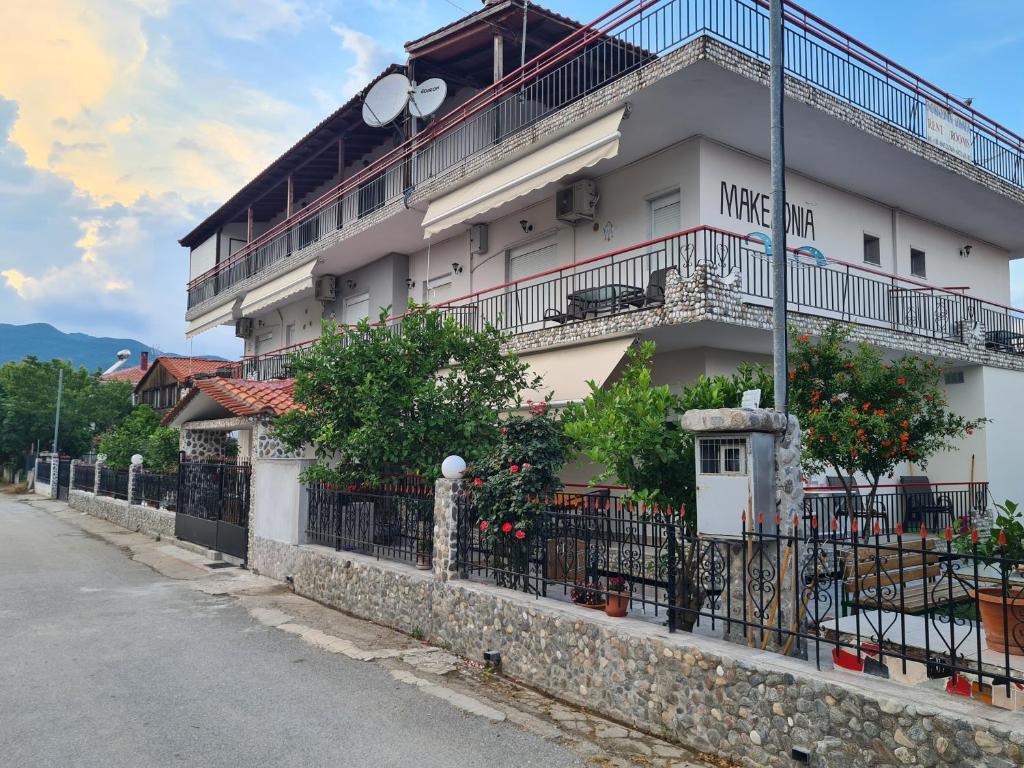 Elvetos Makedonia - Housity