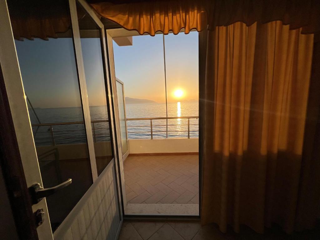 Nespecifikovaný výhled na moře nebo výhled na moře při pohledu z hotelu