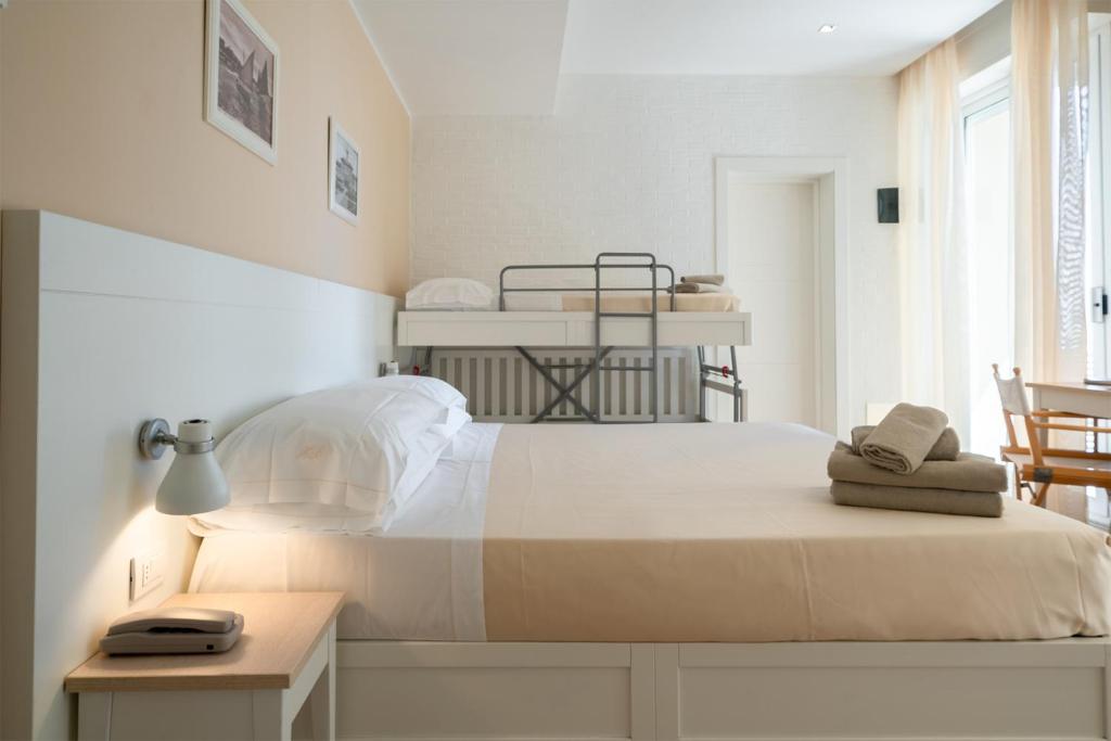 Postel nebo postele na pokoji v ubytování Hotel Bristol