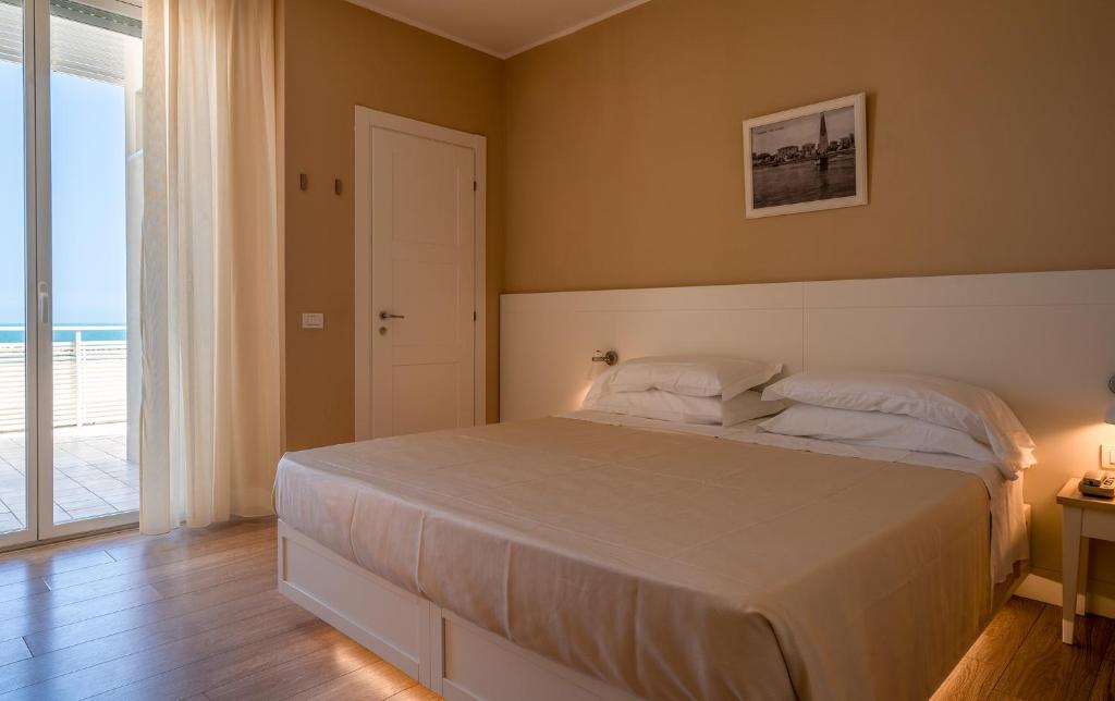 Postel nebo postele na pokoji v ubytování Hotel Bristol