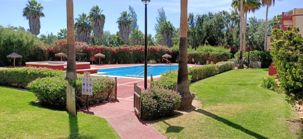 Bazén v ubytovaní Apartamento Ayamonte Isla Canela Golf alebo v jeho blízkosti