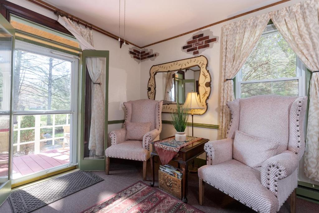 Ruang duduk di Saratoga Farmstead B&B