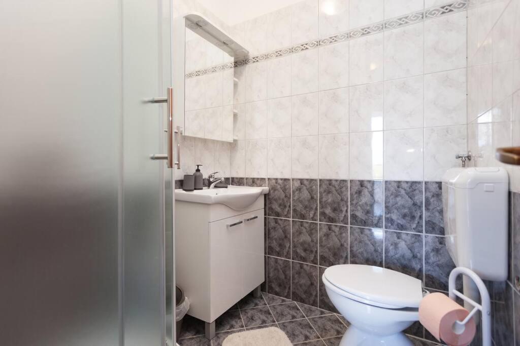 Irena's place A1 - 16