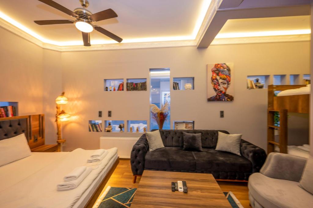 A seating area at Dorne Suite Taksim Hotel