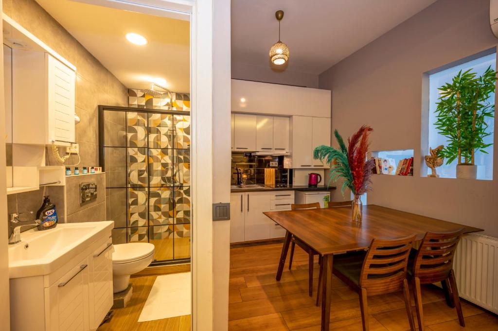 A kitchen or kitchenette at Dorne Suite Taksim Hotel