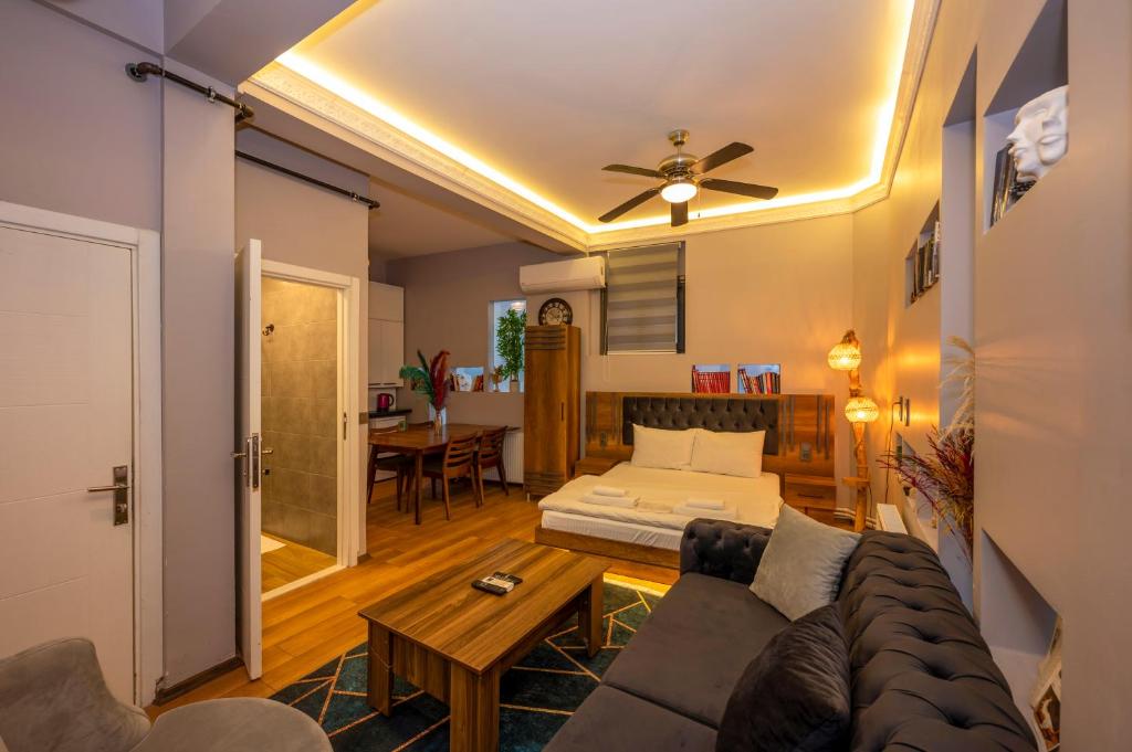 A seating area at Dorne Suite Taksim Hotel