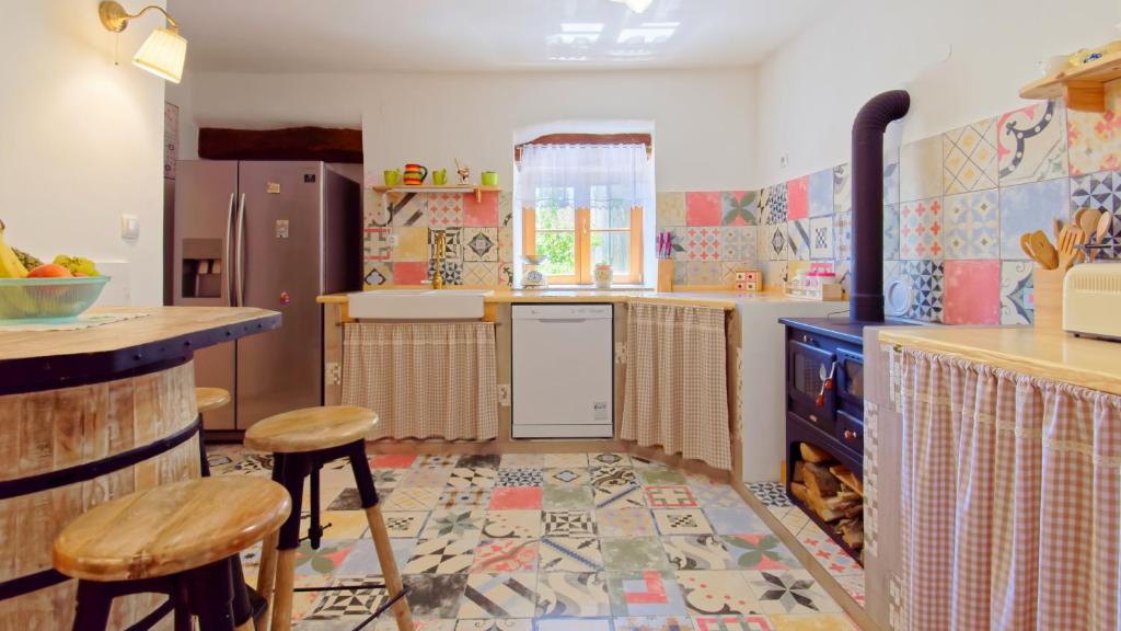Kuchnia lub aneks kuchenny w obiekcie Villa Nicolara by Rent Istria