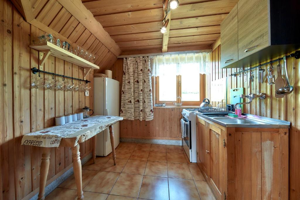 Kuchyňa alebo kuchynka v ubytovaní Schodami do nieba