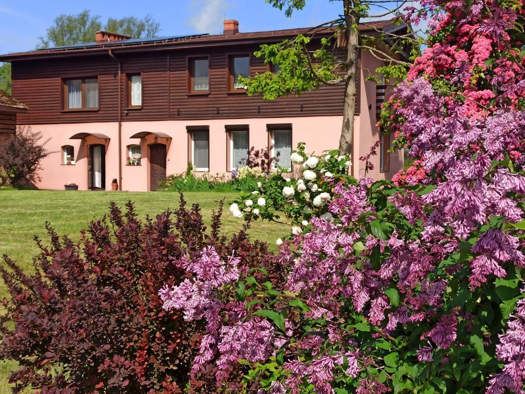 a house with flowers in front of it at Dom Gościnny Przy Jeziorze in Gardna Wielka
