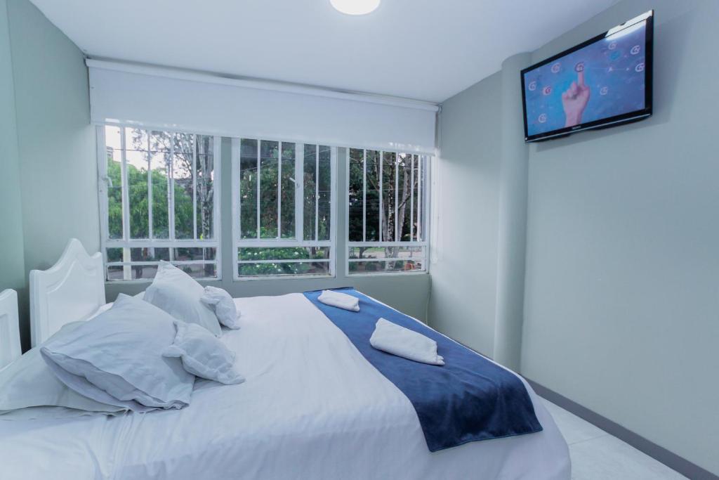 Postel nebo postele na pokoji v ubytování ApartaSuites & Hotel Bogota Teusaquillo