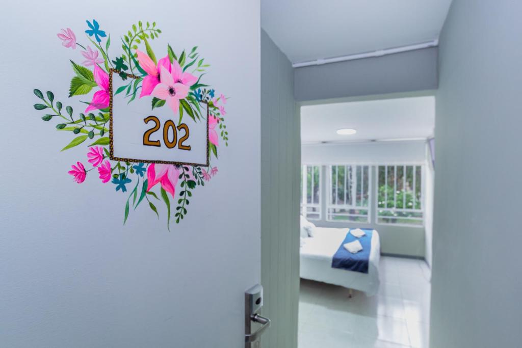 Postel nebo postele na pokoji v ubytování ApartaSuites & Hotel Bogota Teusaquillo