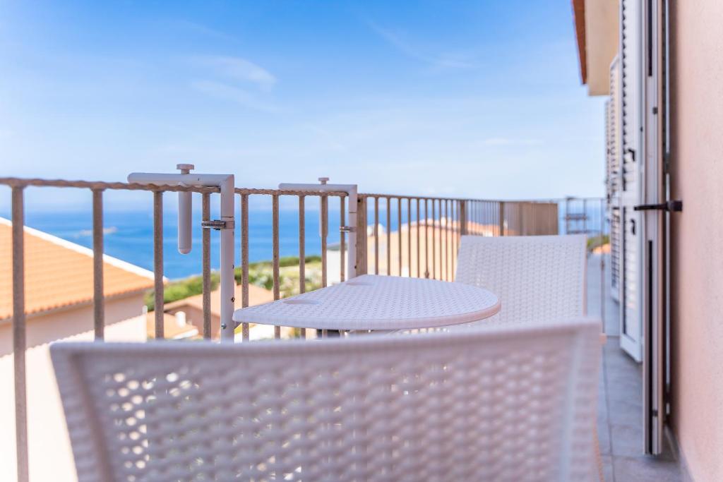 Balkon lub taras w obiekcie Tramonto sul mare