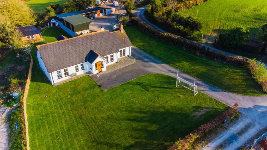 The Heights & Hollows Farmhouse, Saul, Downpatrick, SLEEPS 14