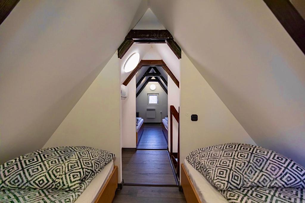 Posteľ alebo postele v izbe v ubytovaní Vadgalamb Apartman & Jacuzzi
