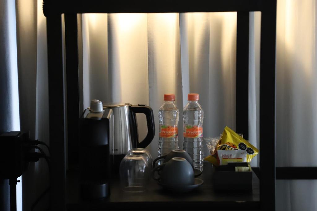 Příslušenství pro přípravu čaje a kávy v ubytování Bellwort Hotel