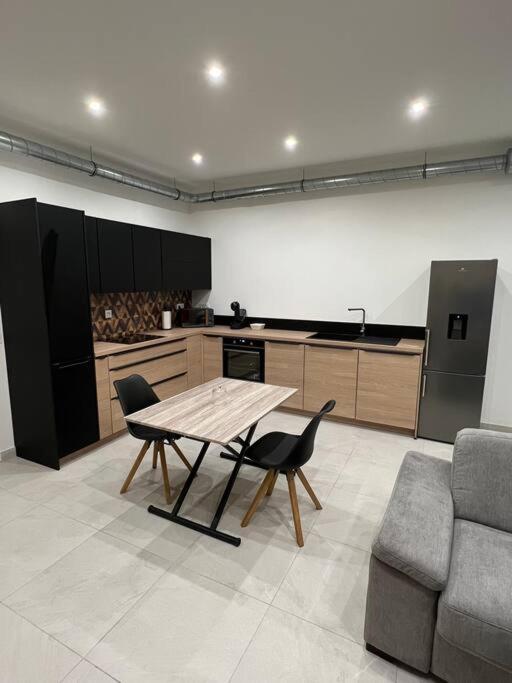 Belle appartement avec parking gratuit - Housity