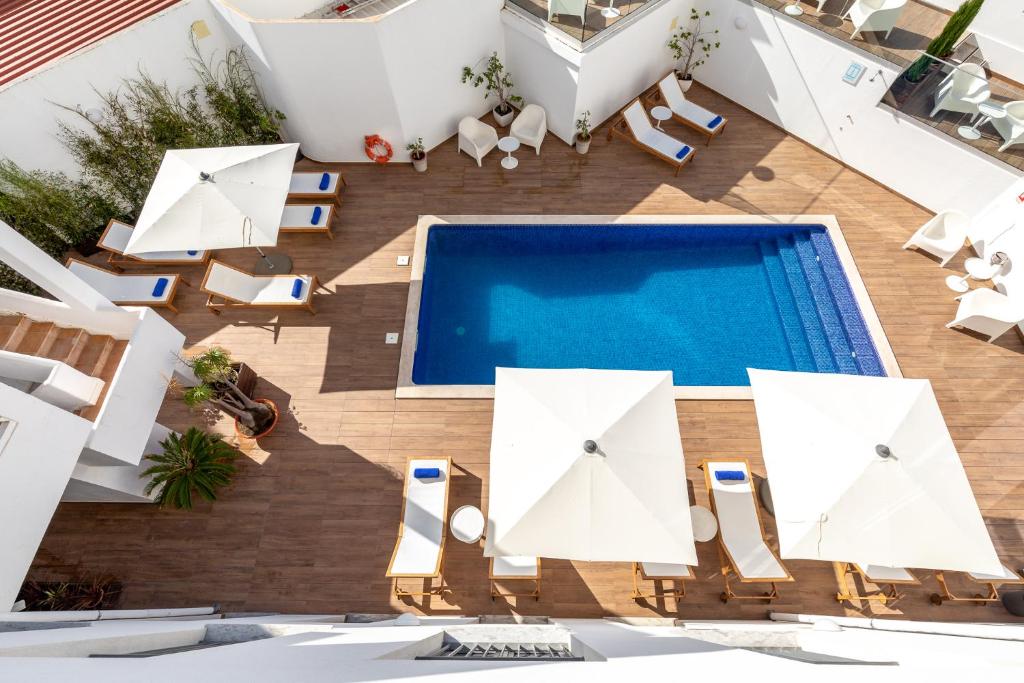 A piscina localizada em Hotel Cidade de Olhão ou nos arredores
