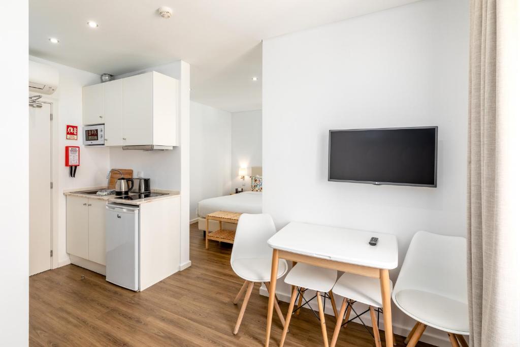 A cozinha ou cozinha compacta de Hotel Cidade de Olhão