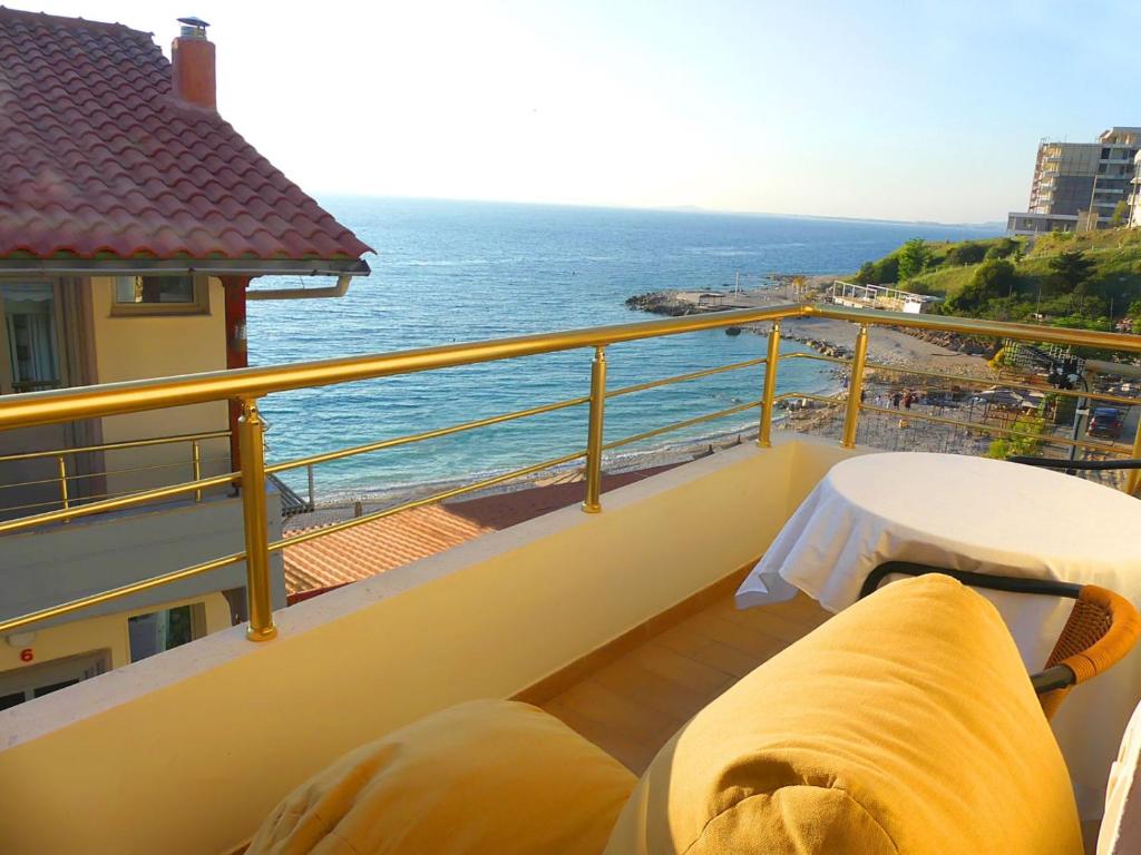 Nespecifikovaný výhled na moře nebo výhled na moře při pohledu z hotelu