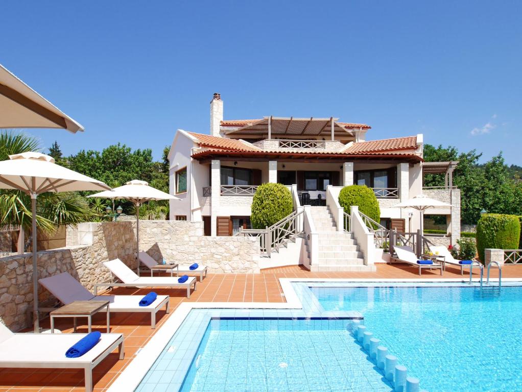 Bazén v ubytování Villa Metapothia Gavalochori Crete nebo v jeho okolí