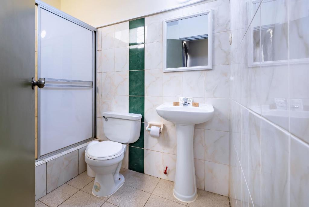 Koupelna v ubytování Hotel Taurus