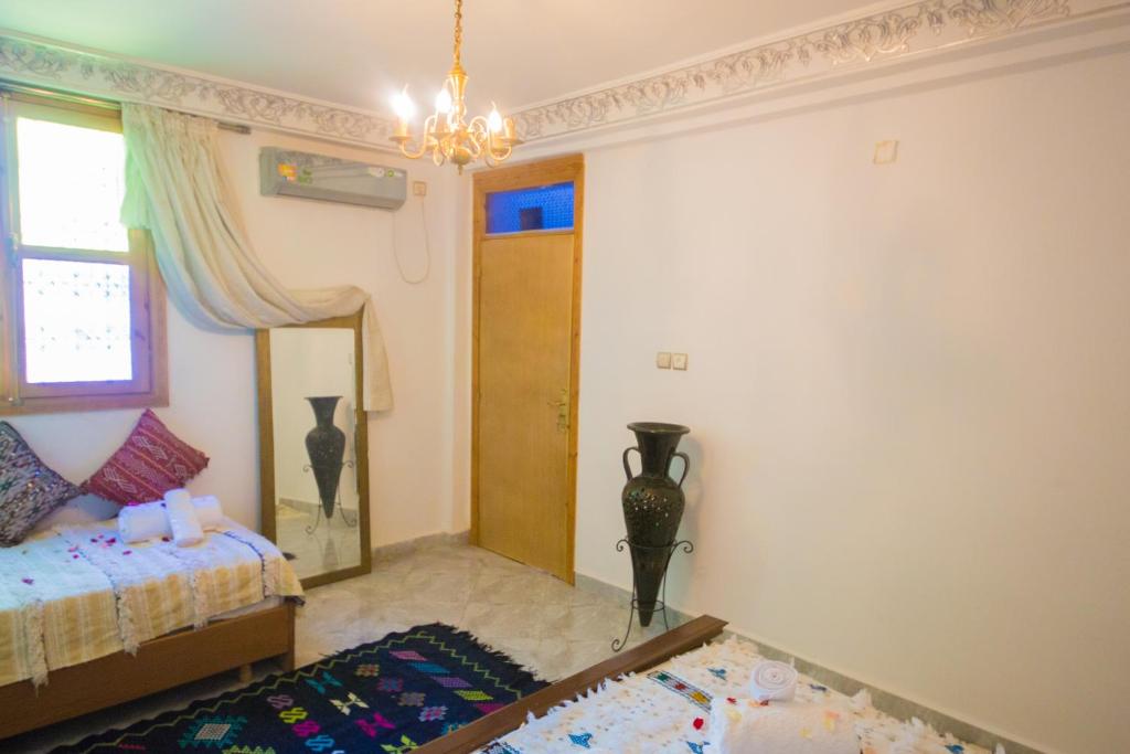 Postel nebo postele na pokoji v ubytování Riad Mahrez
