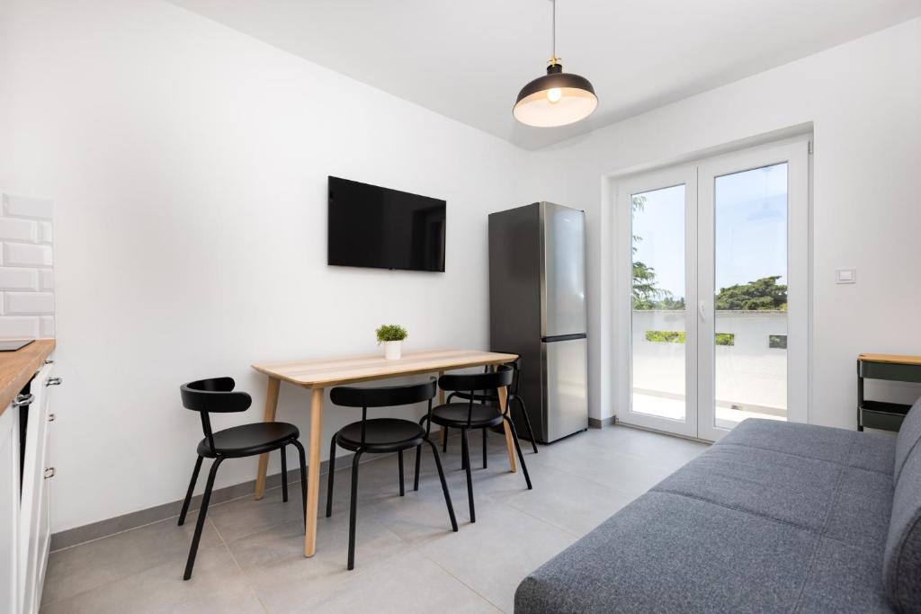 TV a/nebo společenská místnost v ubytování Apartments Cukar