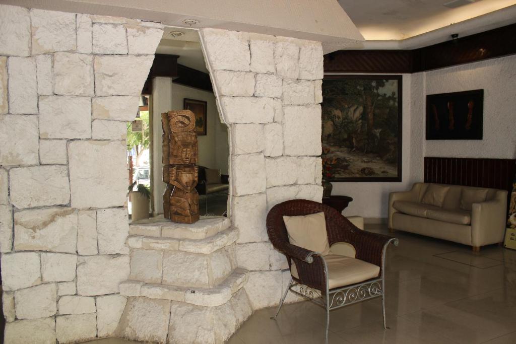 Uma área de estar em Hotel Plaza Kokai Cancún