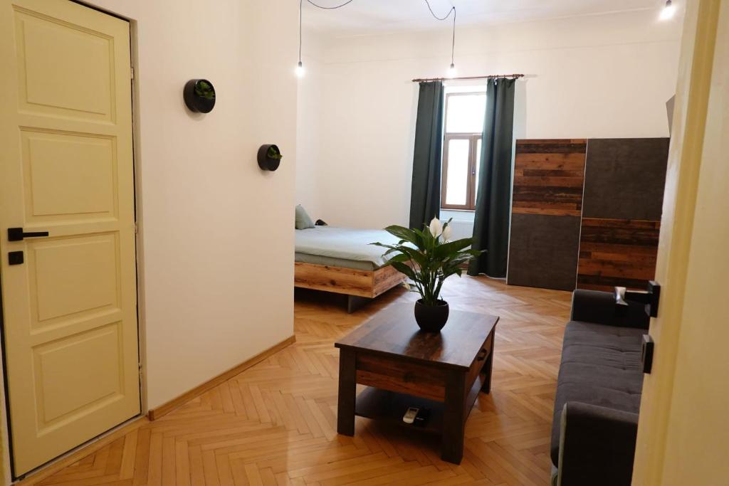 The Industrique Home - 3 Bedroom Apartment - Deluxe King Room