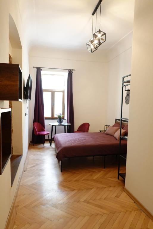 The Industrique Home - 3 Bedroom Apartment - Deluxe Queen Room