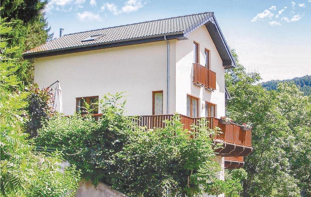 a house with a balcony on the side of it at Astrid in Burg-Reuland