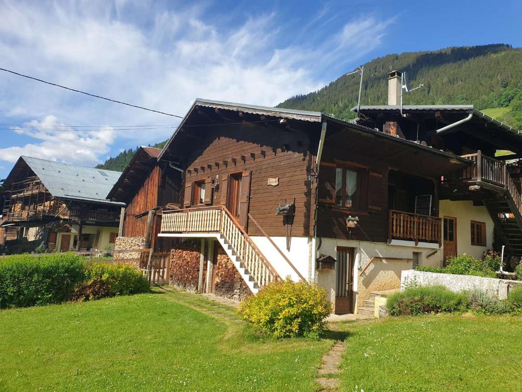 a large wooden house in a field of grass at Chalet cosy pour 2-3 pers. avec jardin au cœur du village, à 5 min du ski et proche des commerces - FR-1-342-274 in Beaufort
