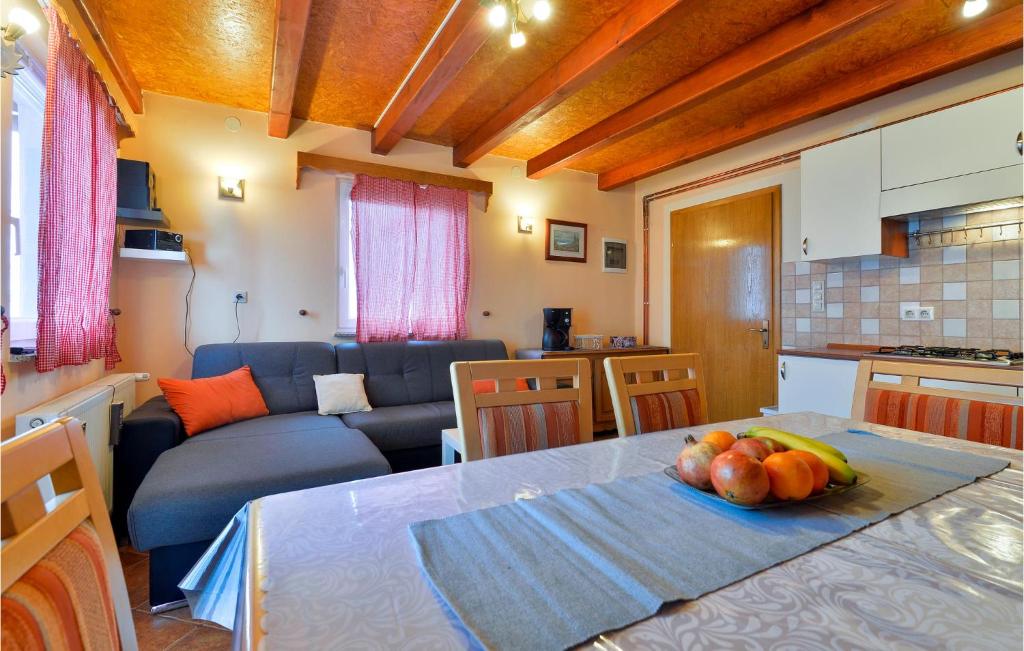 Posedenie v ubytovaní Lovely Home In Novi Marof With Sauna