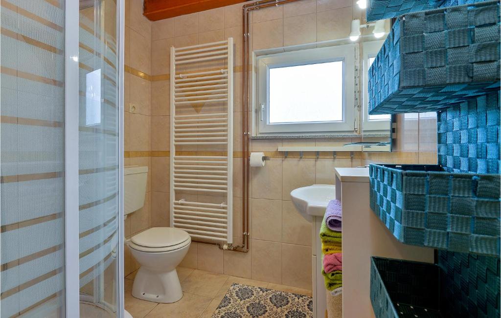 Kúpeľňa v ubytovaní Lovely Home In Novi Marof With Sauna