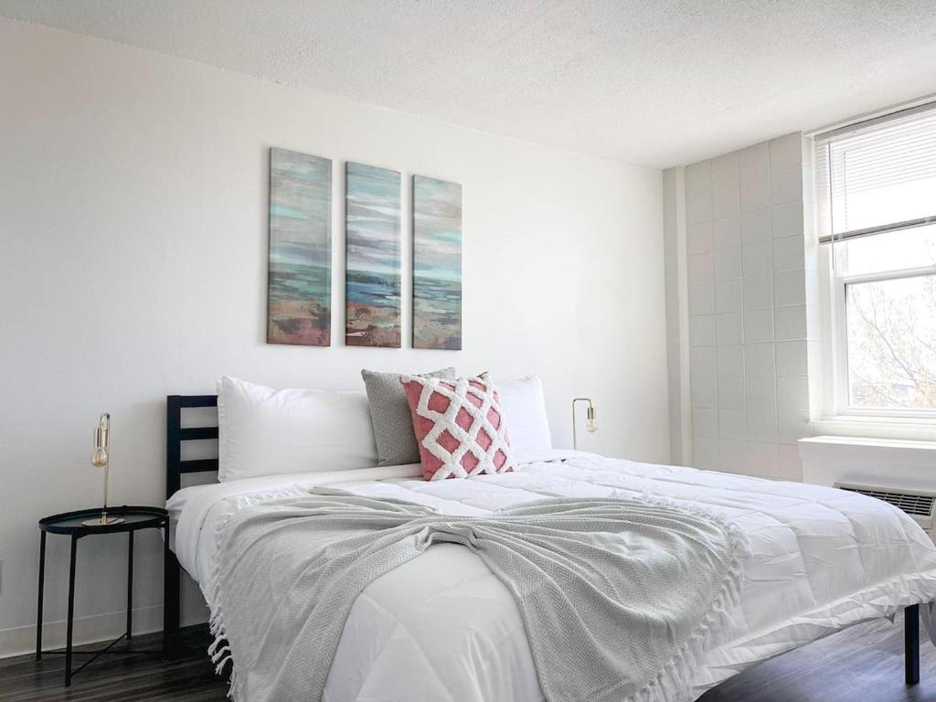 Sleepover Downtown Cincinnati 1BD 1BA Apartments - Suite King Superior
