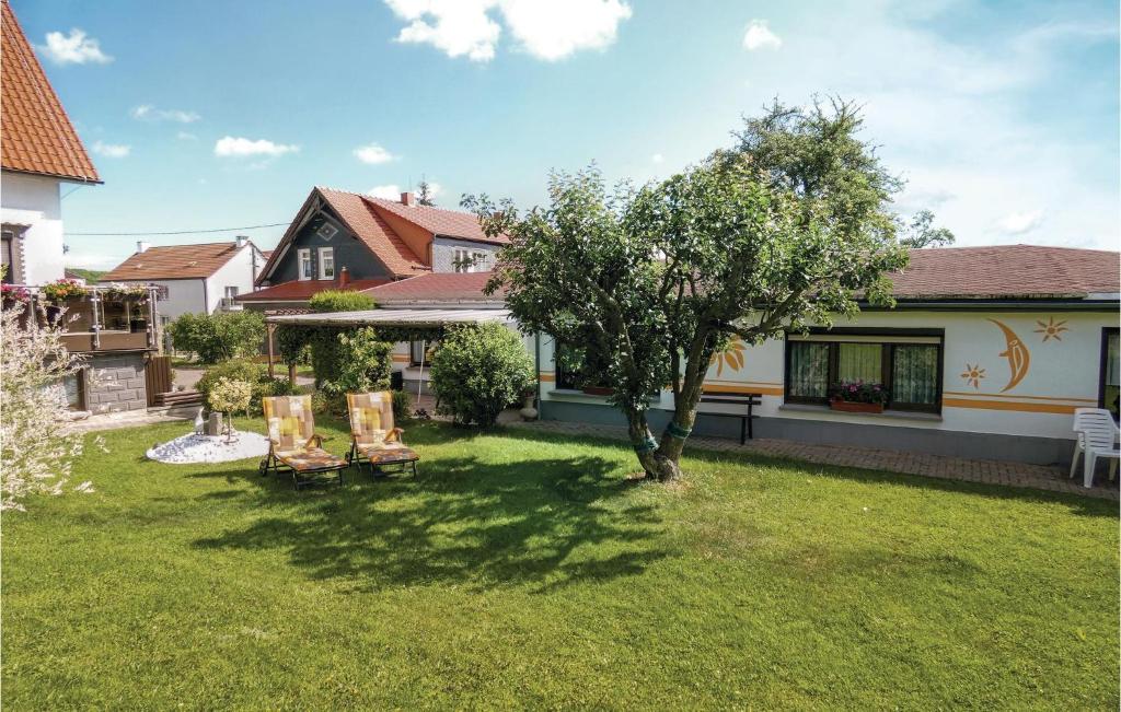 Κήπος έξω από το Lovely Home In Geschwenda With Wifi