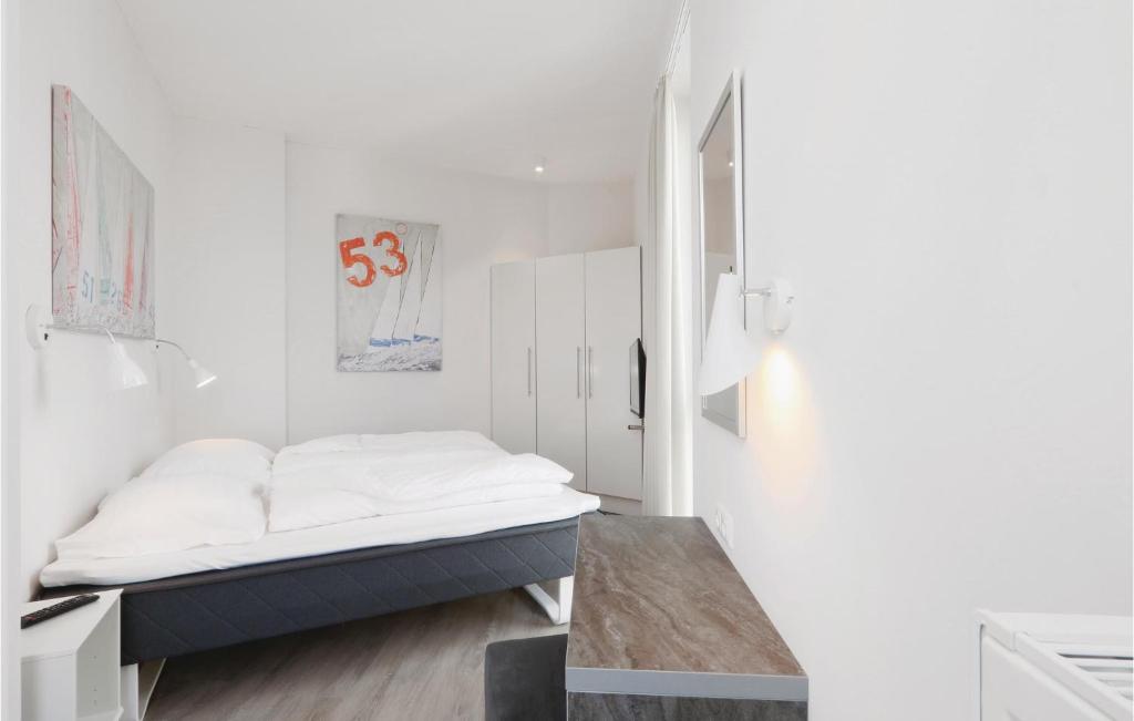 Postel nebo postele na pokoji v ubytování Priwallpromenade 31, Whg 27