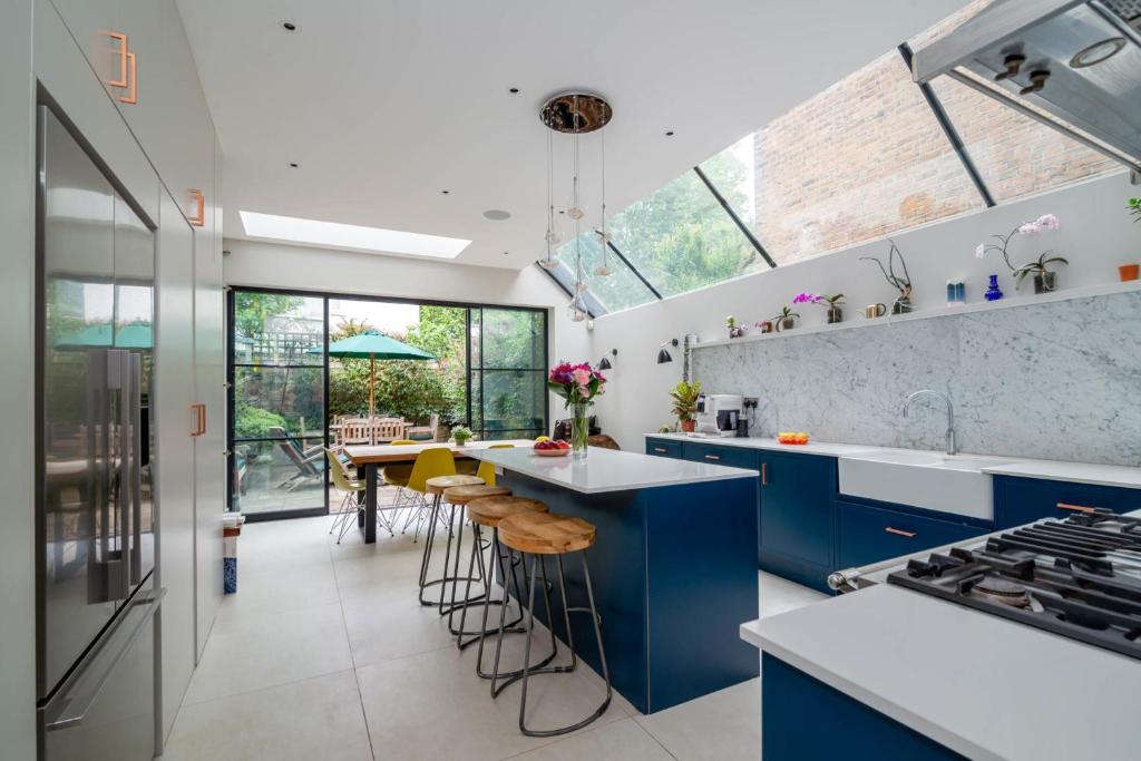 Guestready - Spacious Luxurious South Facing Victorian House At Park - London, UK