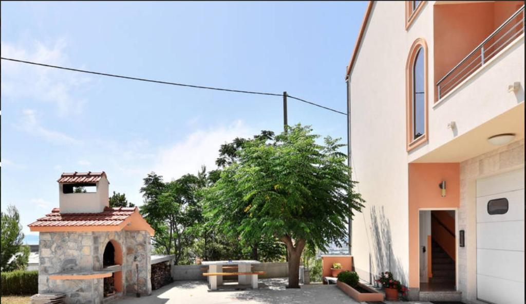 Budova, kde se apartmán nachází