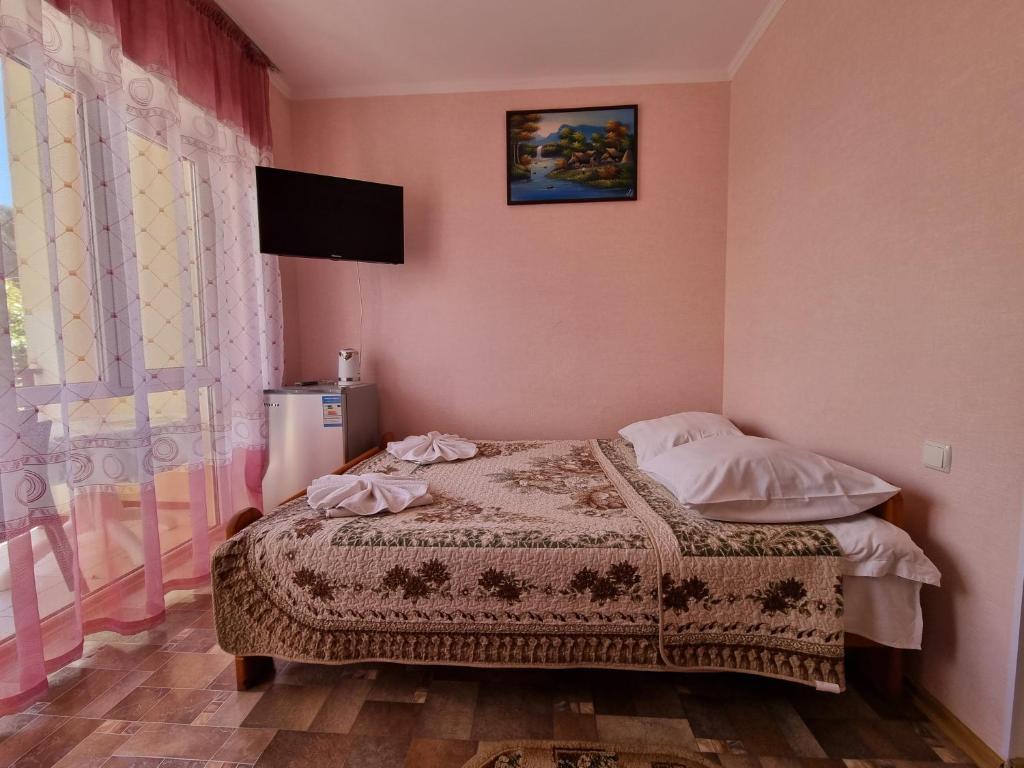 Postel nebo postele na pokoji v ubytování Guest House Moryachka