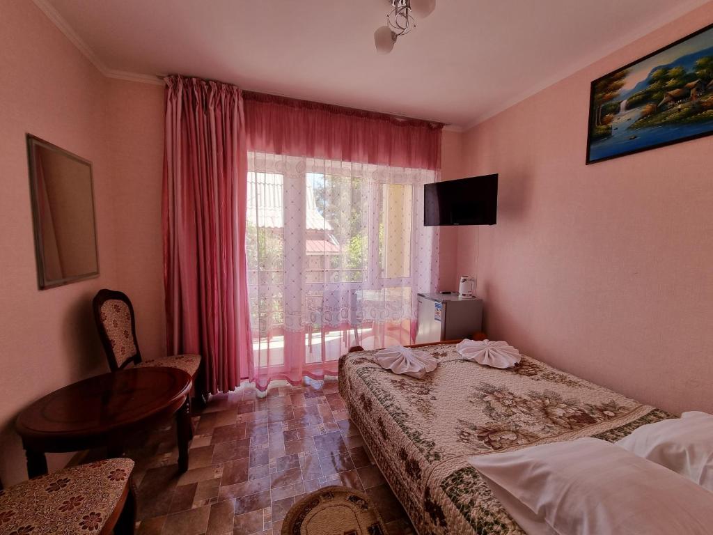 Postel nebo postele na pokoji v ubytování Guest House Moryachka