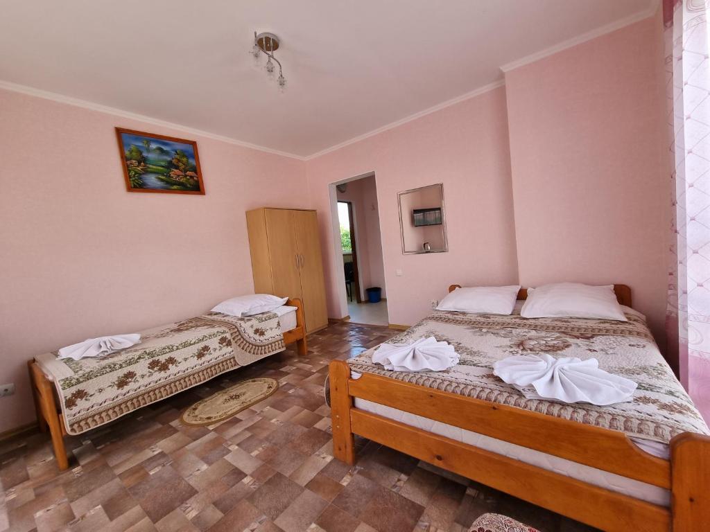 Postel nebo postele na pokoji v ubytování Guest House Moryachka