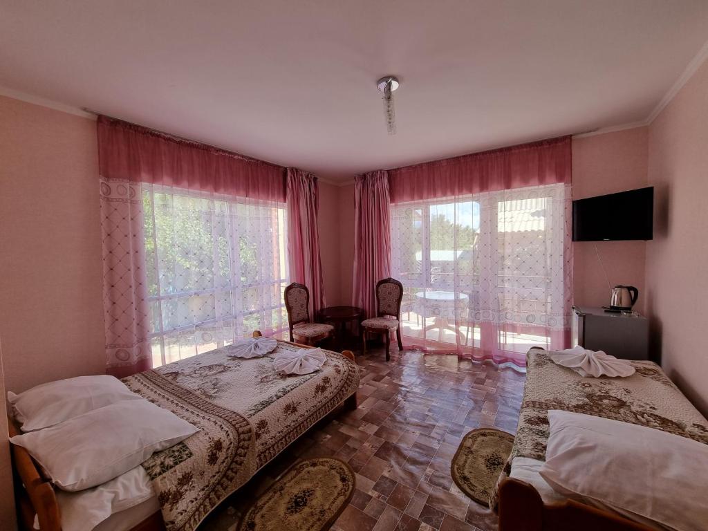Postel nebo postele na pokoji v ubytování Guest House Moryachka