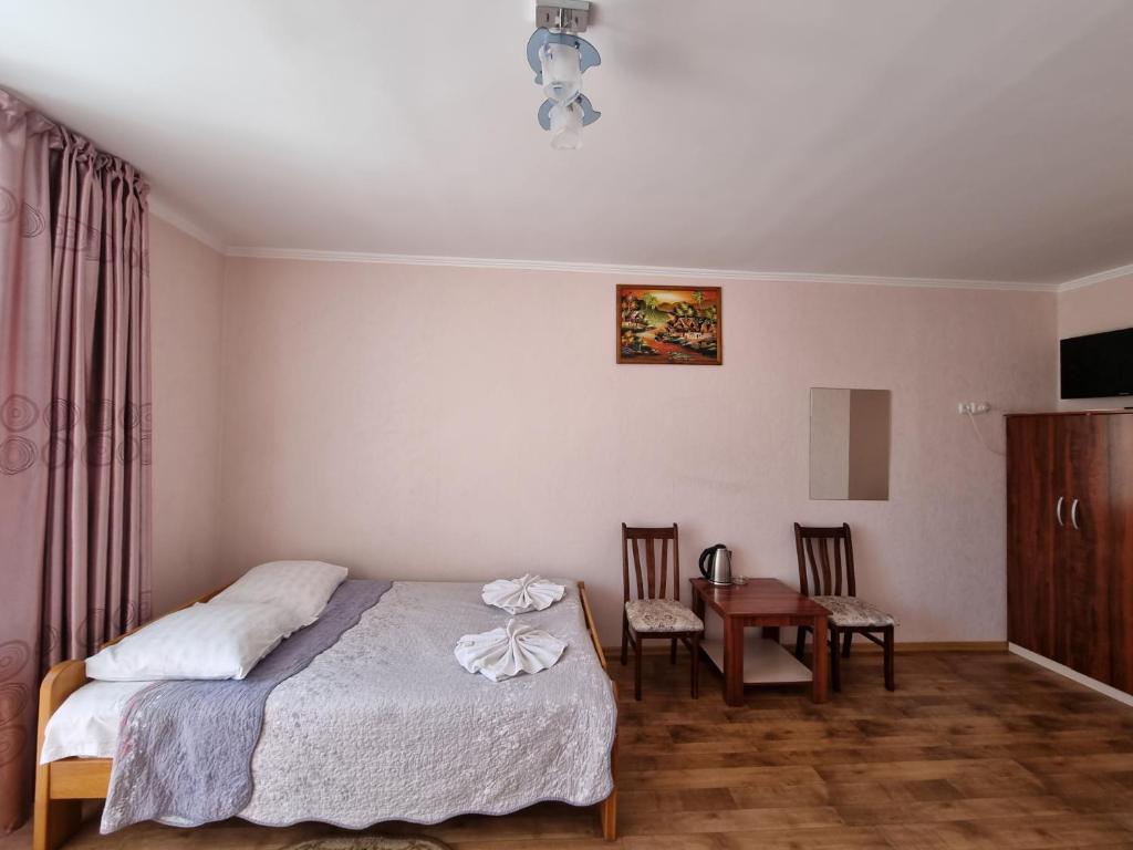 Postel nebo postele na pokoji v ubytování Guest House Moryachka