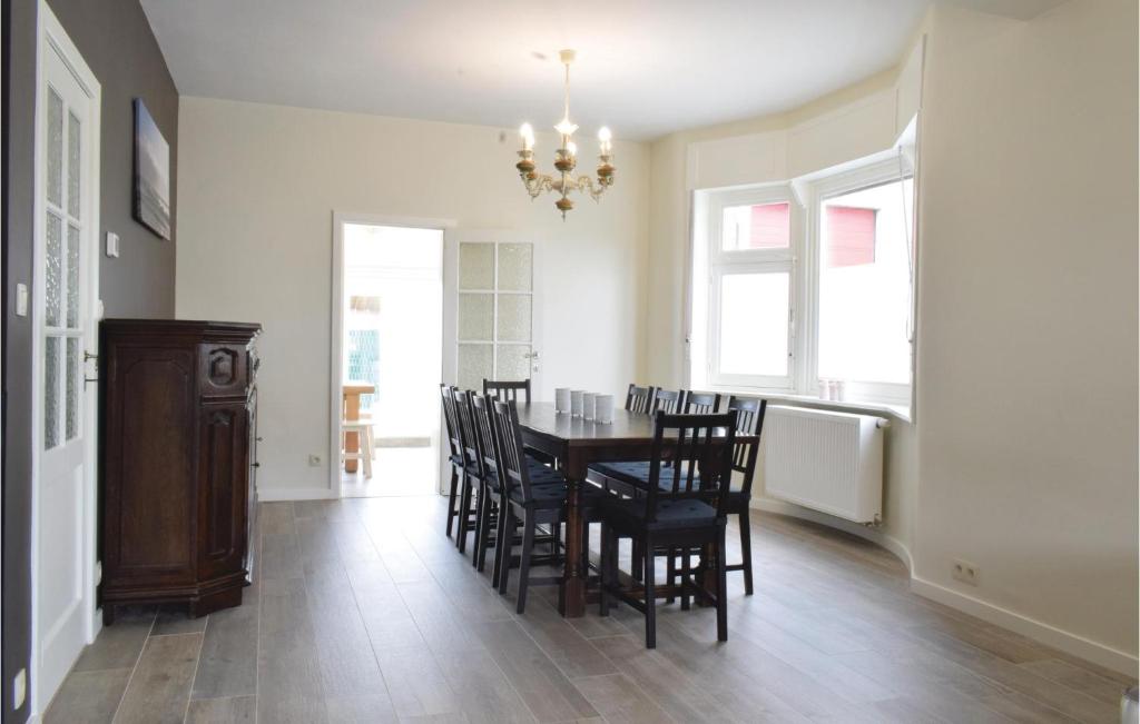 Vwa De Panne - Four-Bedroom Holiday Home
