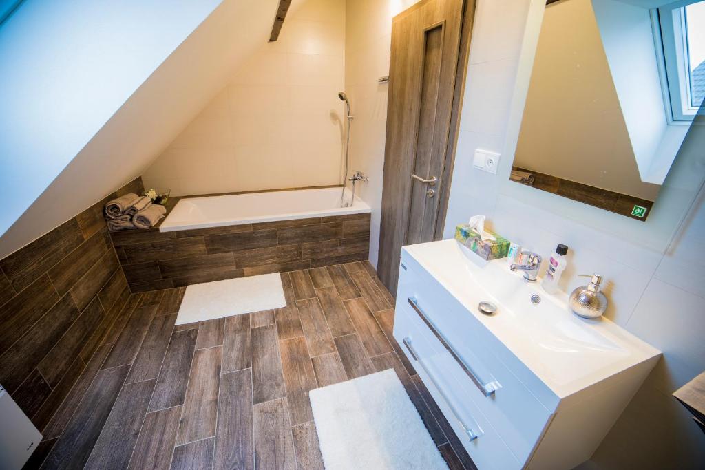 Koupelna v ubytování Apartmán Dvorce