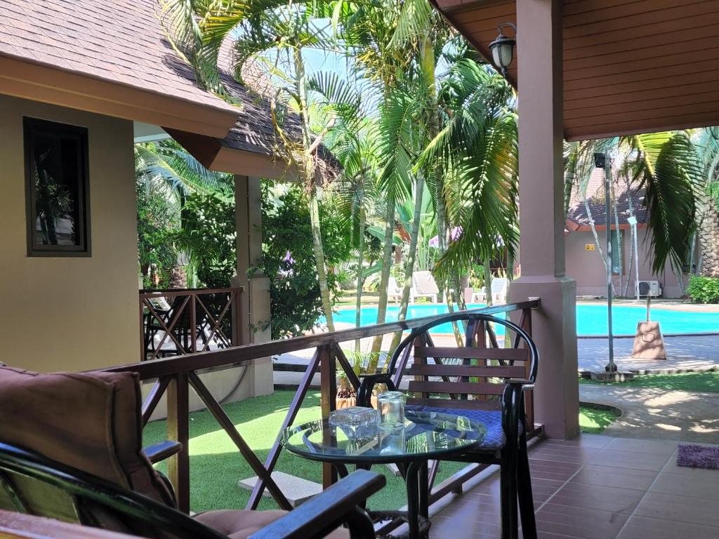Bazén v ubytování La-or Resort nebo v jeho okolí